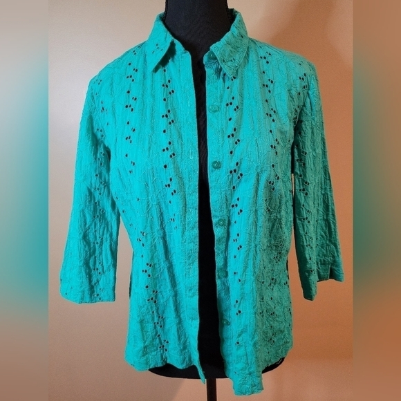 COLLECTION BY JENNIFER MOORE Eyelet Cut-Out Button-down Shirt, Green, Size 10P - Picture 2 of 11